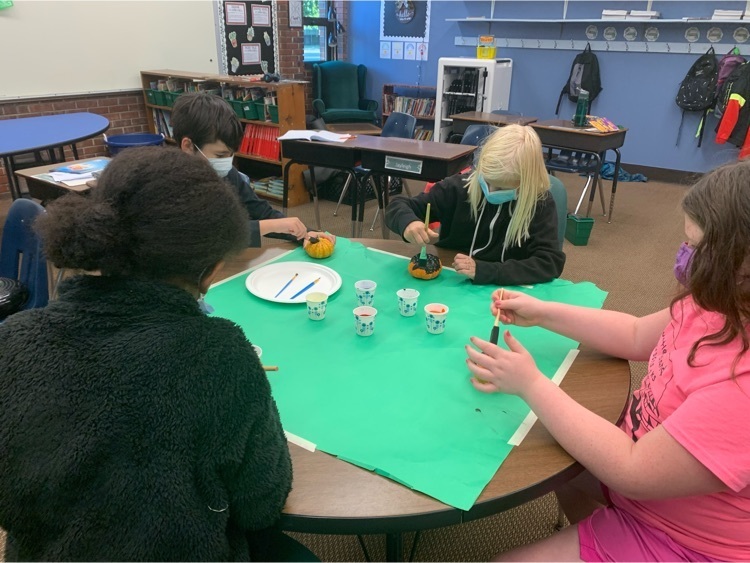 painting pumpkins