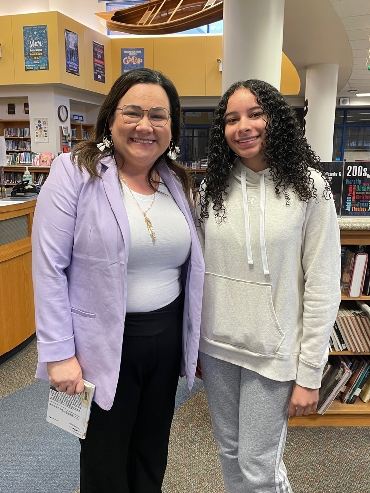 Distinguished Reader candidate, DeAva, Holmes, meets with committee member, Darece Waun