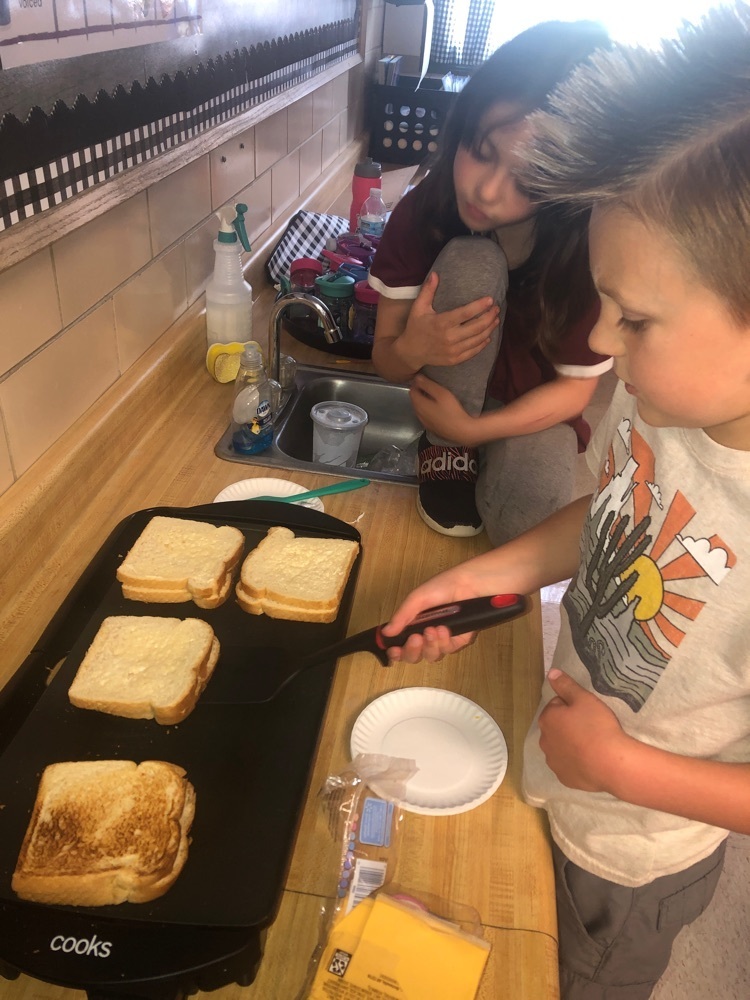 students making grilled cheese