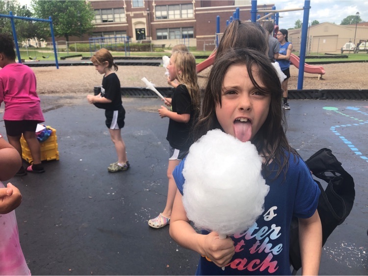 students with cotton candy 